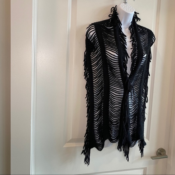 Versatile Wear Black Fringe Scarf O/S - Picture 5 of 10
